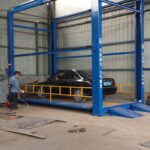 Four column cargo lift with a wide platform