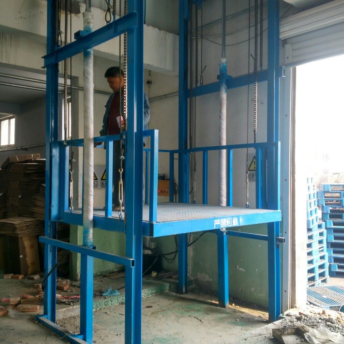 Two tonne cargo lift platform with guardrail and landing gate