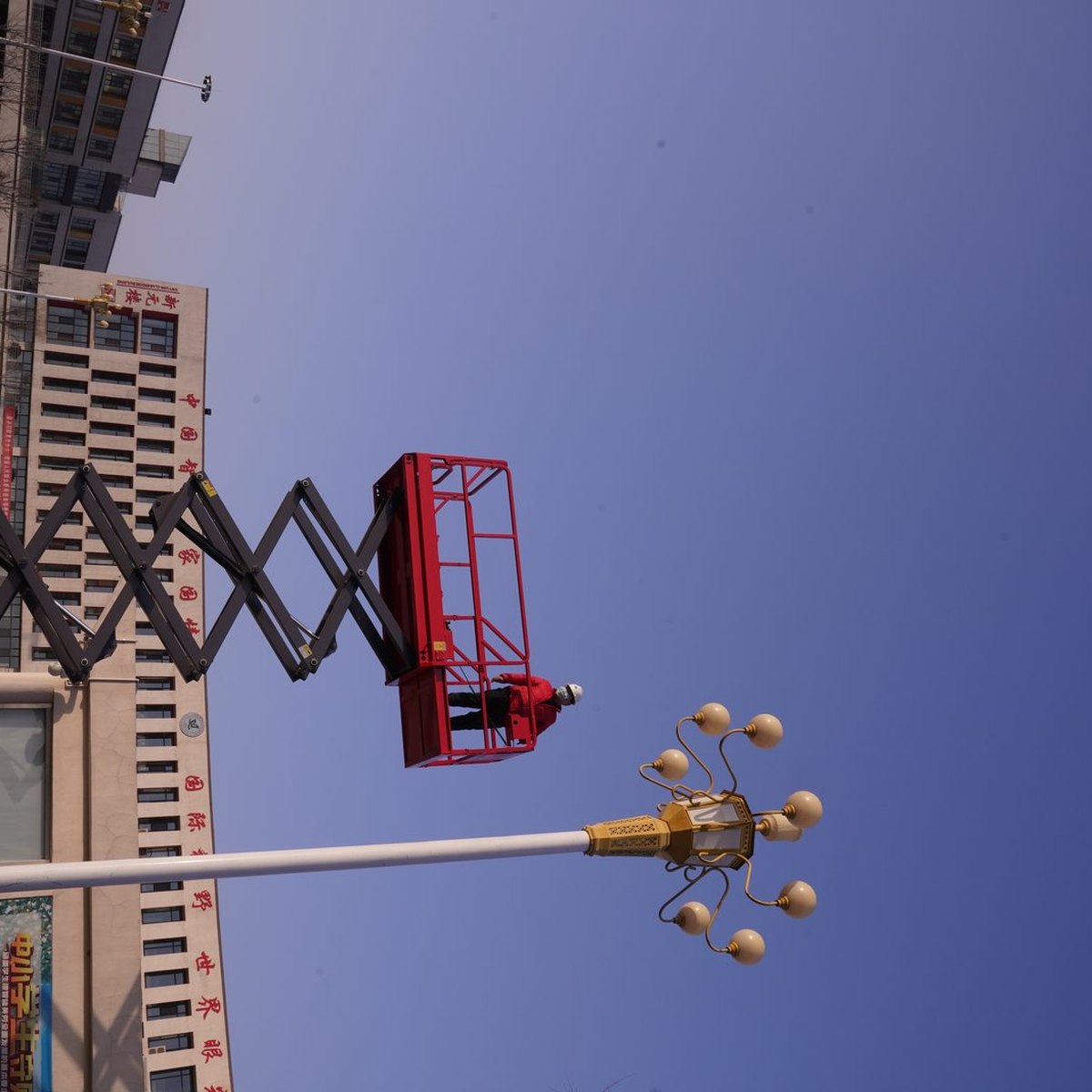 Self-propelled scissor lift ready for loading